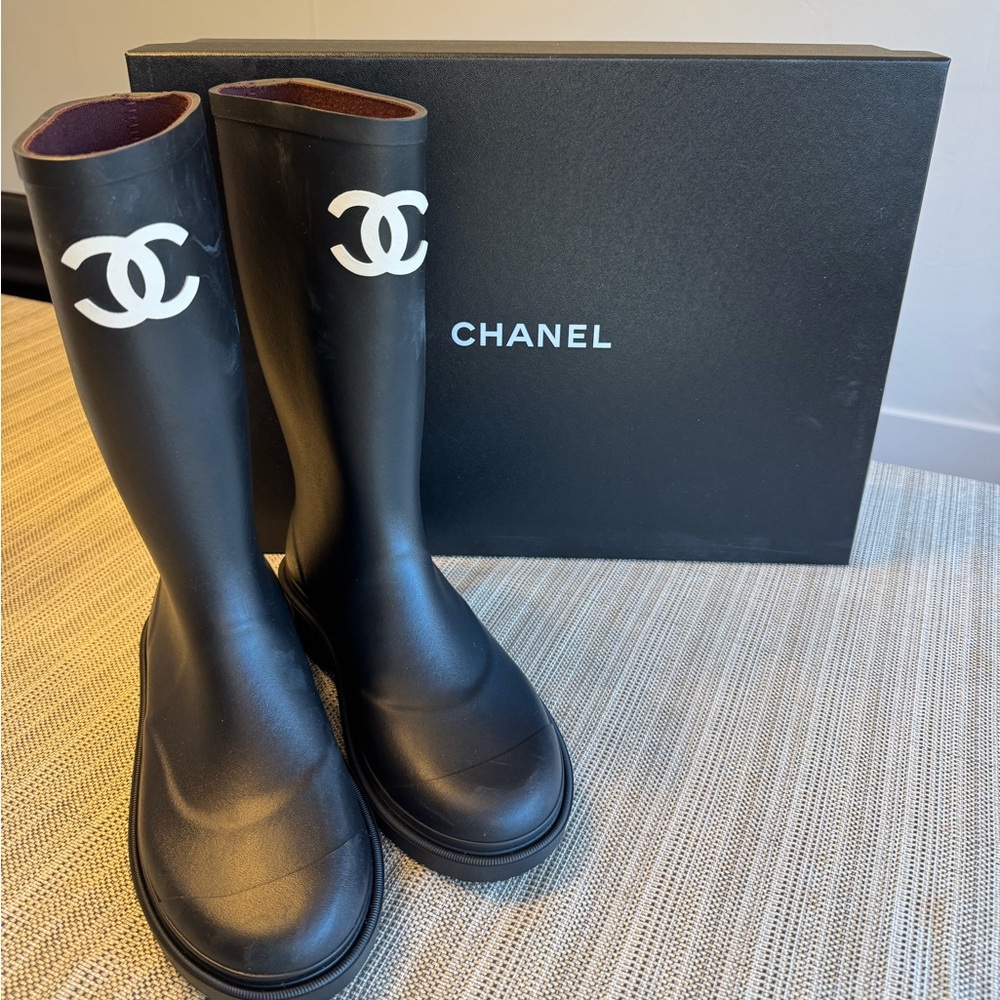 Size 38 CHANEL Rainboots